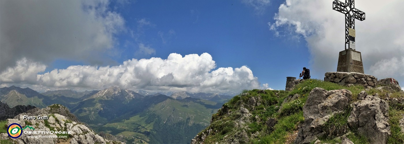 52 Per Raffi la prima volta alla croce di vetta di Cima Alben (2019 m).jpg